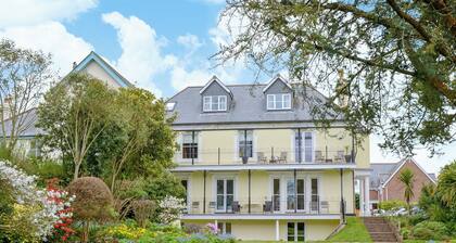 Carnethic House - One Acre View
