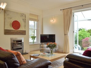 Living area - Carnethic House - One Acre View (Fowey)