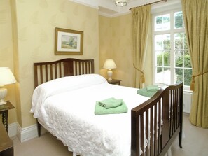 5 bedrooms, free WiFi, bed sheets - 5 bedroom accommodation in Instow, near Bideford (Instow, near Bideford)