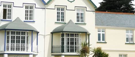 المنشأة من الخارج