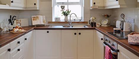 Astianpesukone, syöttötuoli