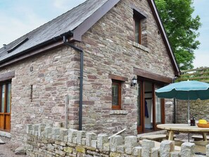 Outdoor dining - 4 bedroom accommodation in Talgarth, near Brecon (Talgarth, near Brecon)