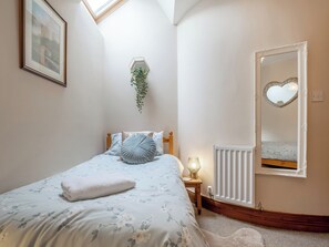 Bedroom Two: Two Twin beds | Rivers Edge Cottage, Shotley Bridge - 2 bedroom accommodation in Shotley Bridge (Shotley Bridge)