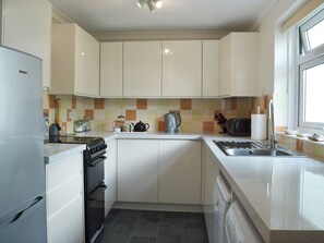 Cookware/dishes/utensils, freezer - 1 bedroom accommodation in Clarbeston Road (Clarbeston Road)