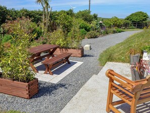 Outdoor dining - 4 bedroom accommodation in Sennen (Sennen)