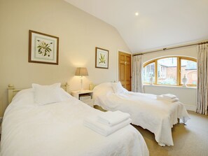 2 bedrooms, free WiFi, bed sheets - The Stables at Weedon Hill Farm (Weedon, near Daventry)