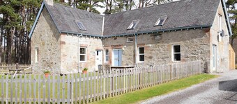2 bedroom accommodation in Rosehall, near Lairg