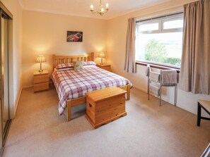 3 室のベッドルーム、WiFi (無料)、ベッドシーツ