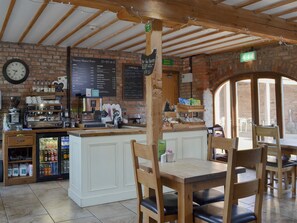 Dining - 3 bedroom accommodation in Sewerby, near Bridlington (Sewerby, near Bridlington)