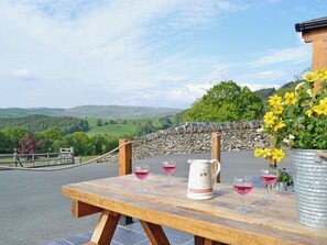 Outdoor dining - Golygfar Mynydd - Mountain View (Pontrhydfendigaid, near Tregaron)