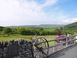 Property grounds - Golygfar Mynydd - Mountain View (Pontrhydfendigaid, near Tregaron)