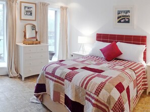 3 bedrooms, free WiFi, bed sheets - 3 bedroom accommodation in Sevenhampton, near Cheltenham (Sevenhampton, near Cheltenham)