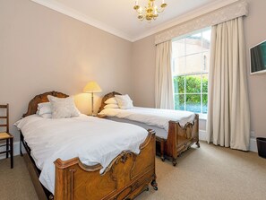 3 bedrooms, free WiFi, bed sheets