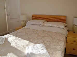 3 bedrooms, free WiFi, bed sheets - 3 bedroom accommodation in Lochcarron (Lochcarron)