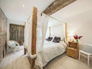 3 bedrooms, free WiFi, bed sheets