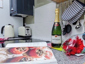 Dishwasher, cookware/dishes/utensils - 1 bedroom accommodation in Bonsall, near Matlock (Bonsall, near Matlock)