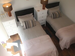 1 bedroom, free WiFi, bed sheets - 1 bedroom accommodation in Bonsall, near Matlock (Bonsall, near Matlock)