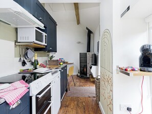 Dishwasher, cookware/dishes/utensils