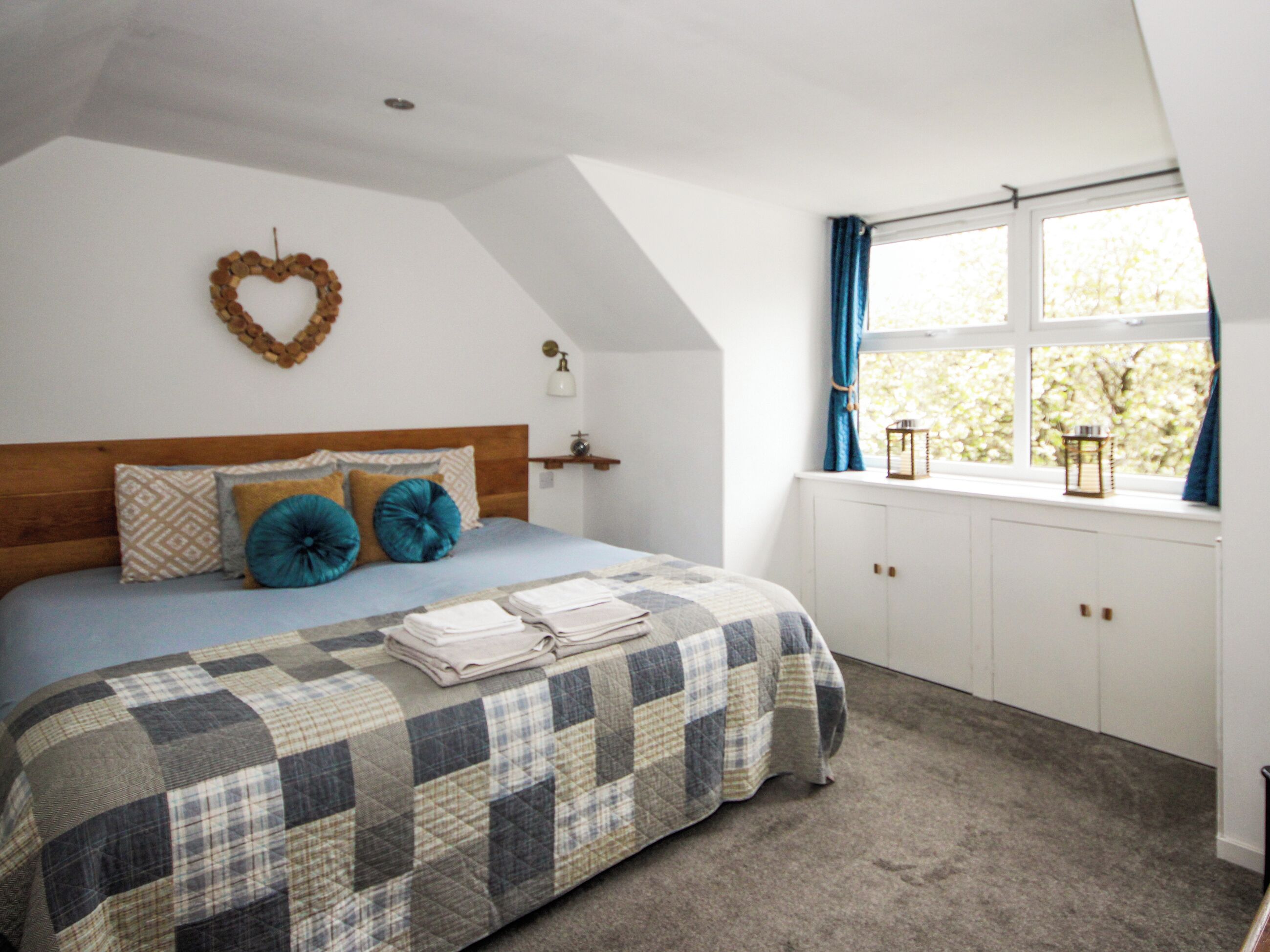 3 bedrooms, WiFi (free), bed sheets