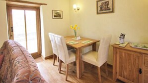 Dining - Quaint, cosy and comfortable… The Brewhouse is just that. (Foxham)