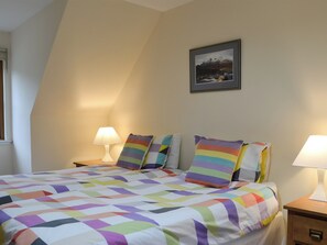 3 bedrooms, free WiFi, bed sheets - 3 bedroom accommodation in Glencoe, near Fort William (Glencoe, near Fort William)