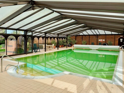 6 bedroom accommodation in Baschurch, near Shrewsbury