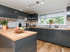 Opvaskemaskine, køkkentøj/tallerkener/redskaber