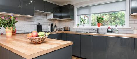 Dishwasher, cookware/dishes/utensils