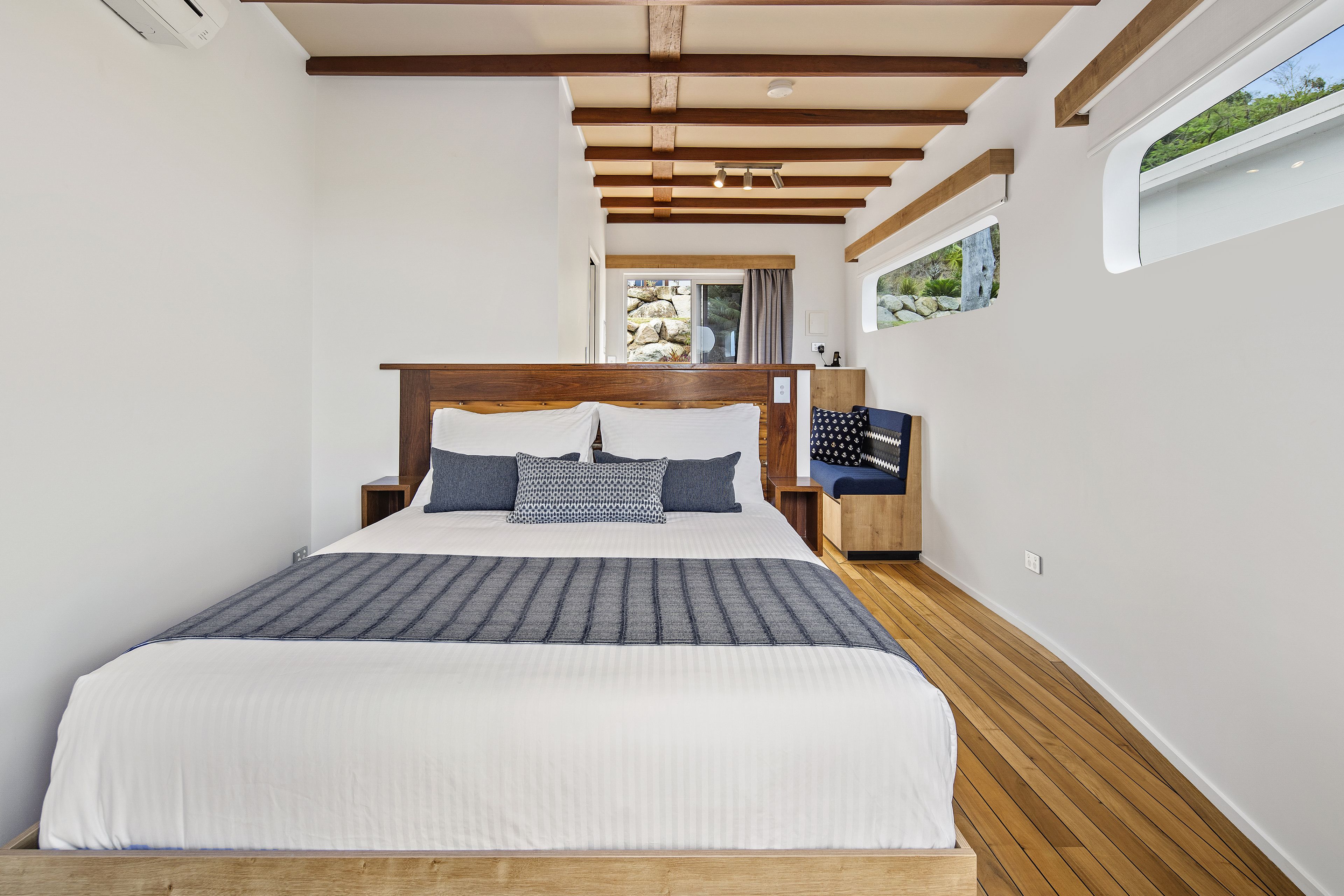 boat bungalow ocean class | minibar, individually furnished, iron/ironing board, free wifi