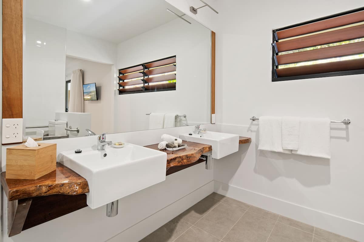 suite 3 - leeward  | bathroom | shower, free toiletries, hair dryer, towels