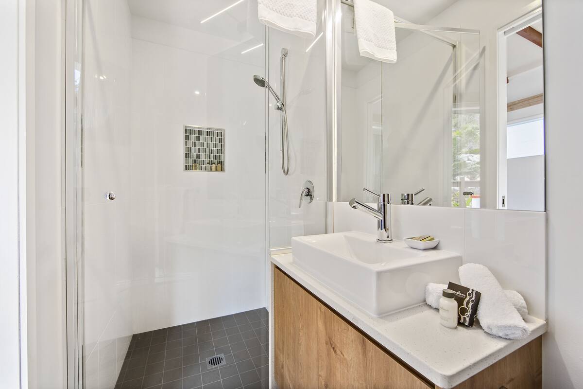 boat bungalow ocean class | bathroom | shower, free toiletries, hair dryer, towels