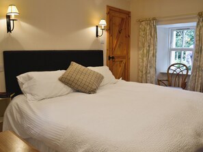 1 bedroom, bed sheets - 1 bedroom accommodation in Glen Deveron, by Huntly (Glen Deveron, by Huntly)