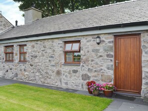 Exterior detail - 1 bedroom accommodation in Y Felinheli, near Bangor (Y Felinheli, near Bangor)