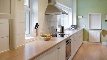 GeschirrspĂŒler, Hochstuhl, Gefrierschrank