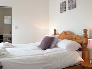 3 quartos, Wi-Fi de cortesia, roupa de cama