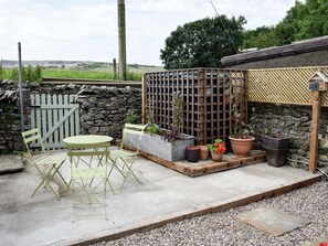 Outdoor dining - 3 bedroom accommodation in Horton in Ribblesdale, near Settle (Horton in Ribblesdale, near Settle)