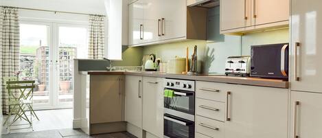 Lava-louças, cadeirão de bebê