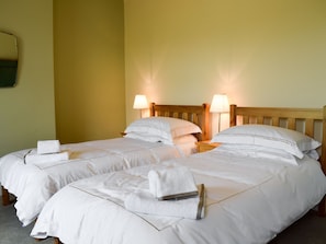 3 quartos, Wi-Fi de cortesia, roupa de cama