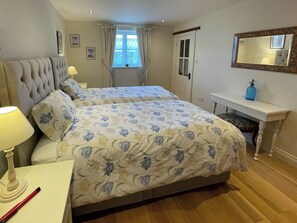 2 bedrooms, free WiFi, bed sheets - 2 bedroom accommodation in Tarlton, Cirencester (Tarlton, Cirencester)