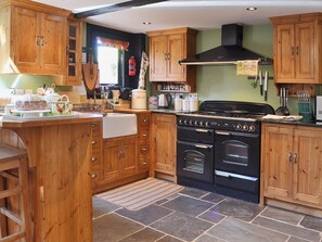 Dishwasher, cookware/dishes/utensils - 2 bedroom accommodation in Shobley, Ringwood (Shobley, Ringwood)