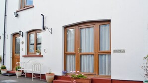 Exterior - 2 bedroom accommodation in Abergavenny (Abergavenny)