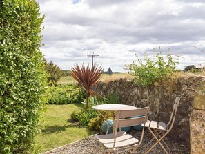 Outdoor dining - 3 bedroom accommodation in Lathones, near St Andrews (Lathones, near St Andrews)