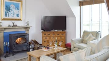 TV, fireplace