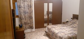 3 habitaciones, tabla de planchar con plancha, wifi y ropa de cama