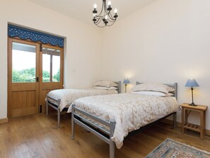 2 bedrooms, free WiFi, bed sheets - 2 bedroom accommodation in Mathon, near Malvern (Mathon, near Malvern)