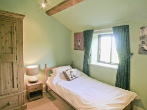 4 bedrooms, free WiFi, bed sheets - 4 bedroom accommodation in Alvanley, Chester (Alvanley, Chester)