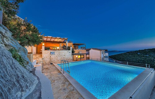 Awesome home in Vinisce