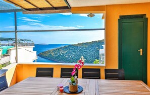 Outdoor dining - Awesome home in Vinisce (Vinisce)