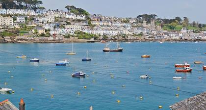 A characterful holiday home with an attractive open plan layout.