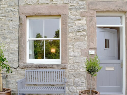 2 bedroom accommodation in Wirksworth, near Matlock